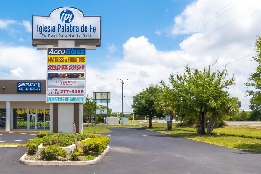 More Photos Of 1949 Northgate Blvd, Sarasota Storefront For Lease