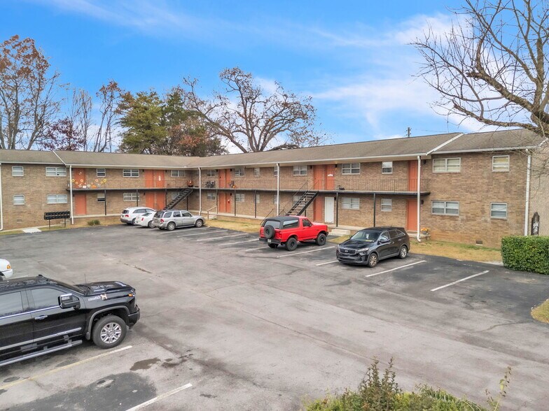 More Photos Of 211 Elyria Dr, Knoxville Apartments For Sale