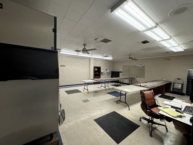 More Photos Of 2605 E Washington St, Phoenix Showroom For Sale