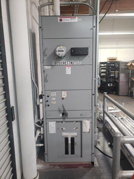 More Photos Of 1020 Chestnut St, Burbank Light Distribution For Lease