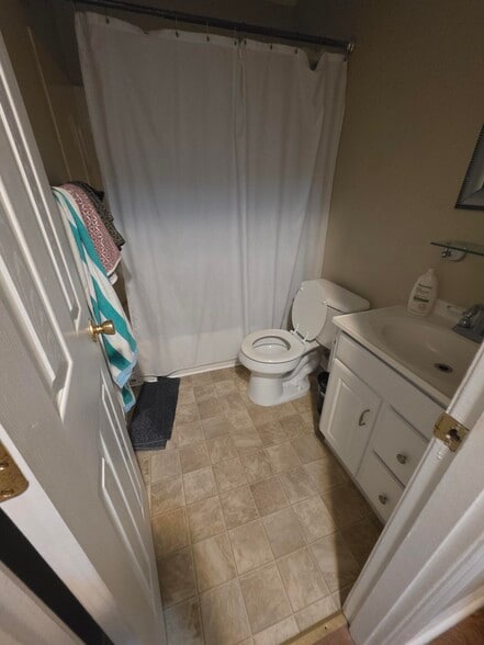 More Photos Of 1101 Comanchee Trl, West Columbia Multifamily For Sale