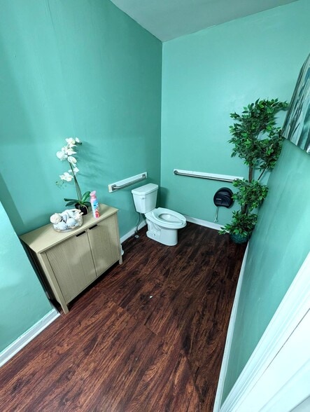 More Photos Of 7401 Woodbine Ave, Philadelphia Storefront Retail Residential For Lease