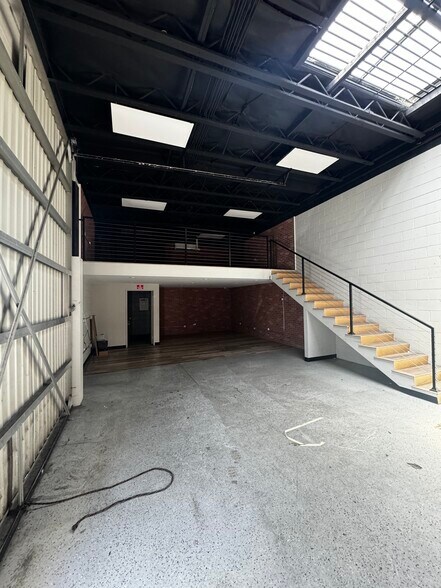 More Photos Of 5300 Sunset Blvd, Los Angeles Auto Repair For Lease