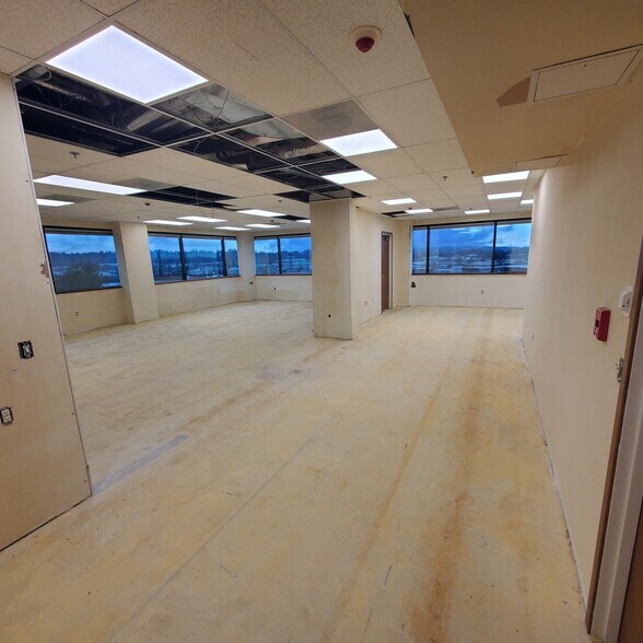 More Photos Of 2601 25th St SE, Salem Office For Lease