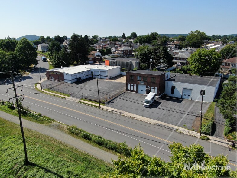 More Photos Of 64 Morgantown Rd, Reading Warehouse For Lease
