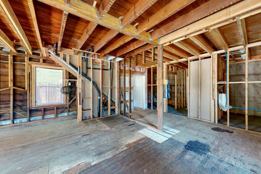 More Photos Of 5874 Doyle St, Emeryville Office For Sale