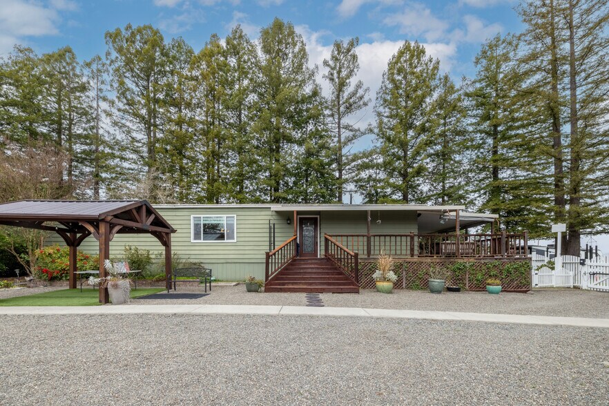 More Photos Of 7050 Starr Rd, Windsor Veterinarian Kennel For Sale