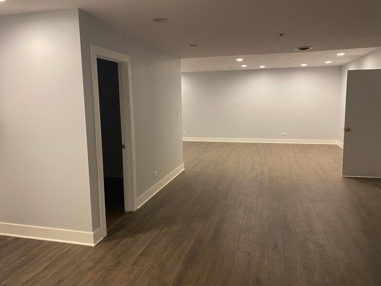 More Photos Of 401-435 N Western Ave, Chicago Industrial For Sale