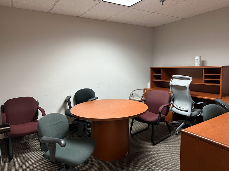 More Photos Of 8053 E Bloomington Fwy, Bloomington Office For Sale