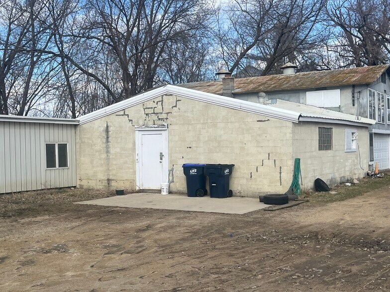 More Photos Of N3830 River Rd, Columbus Light Manufacturing For Sale