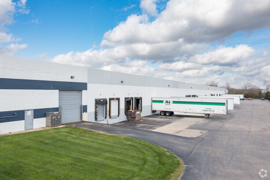 More Photos Of 185-215 S Pioneer Blvd, Springboro Warehouse For Lease