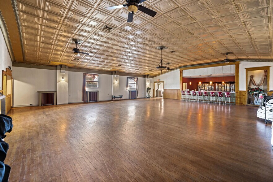 More Photos Of 1000 W State St, Coal Township Restaurant For Sale