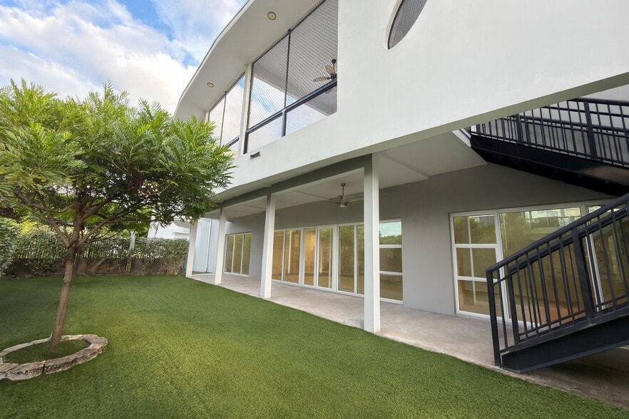 More Photos Of 18651 NE 24th Pl, Miami Storefront Retail Residential For Sale