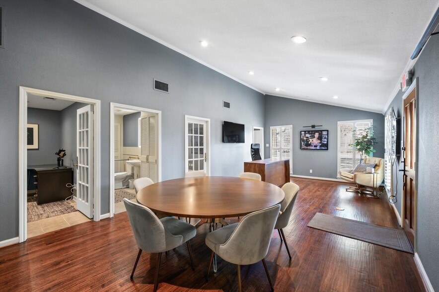 More Photos Of 2655 Myrtle Springs Ave, Dallas Light Manufacturing For Sale