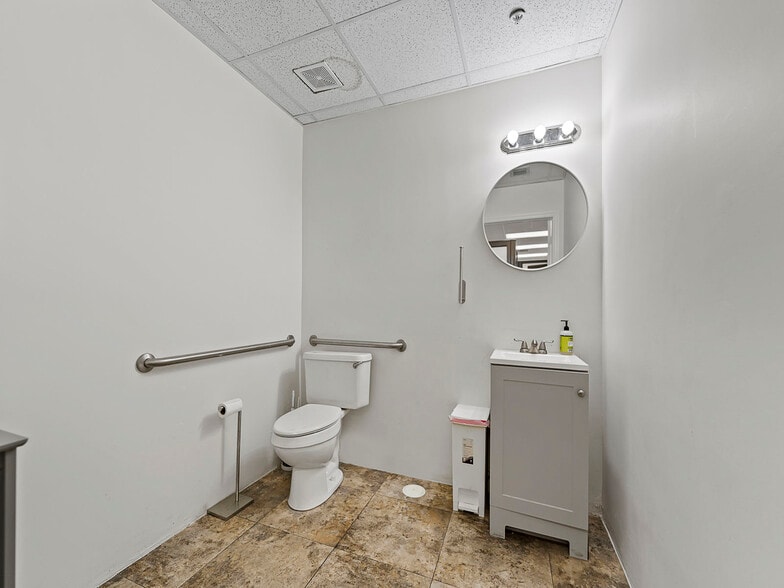 More Photos Of 10900 NW 21st St, Miami Warehouse For Sale