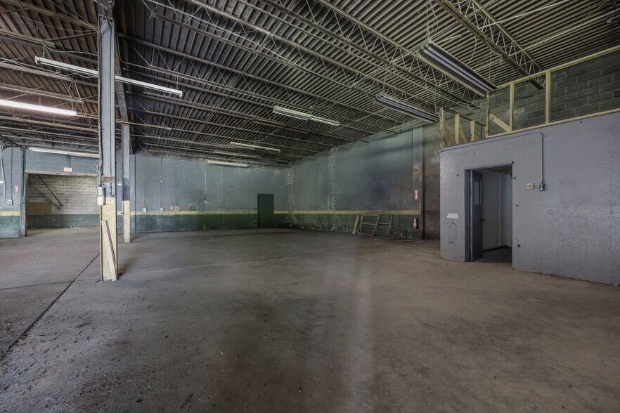 More Photos Of 1901 Old Butler Rd, New Castle Warehouse For Sale