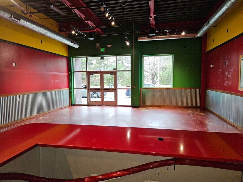 More Photos Of 2412-2430 Lincoln Way, Ames Office For Lease