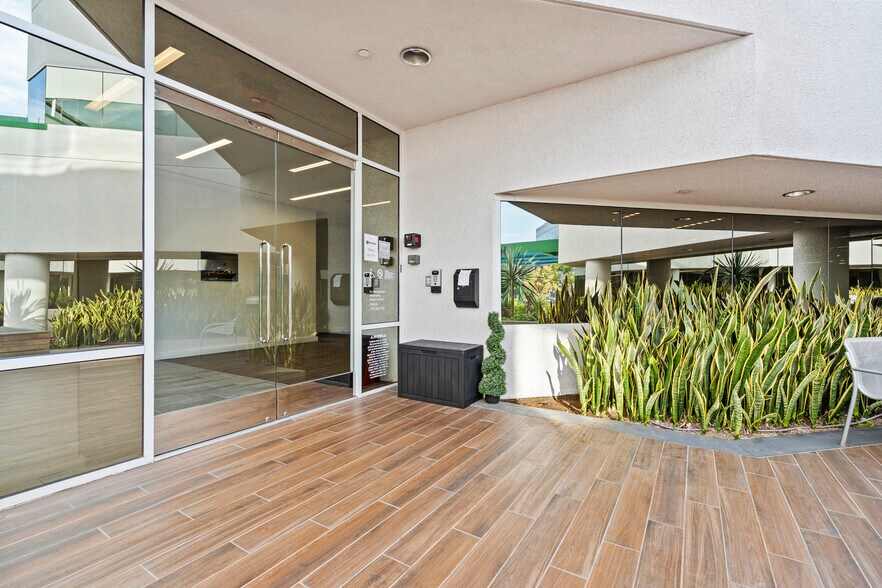 More Photos Of 17900 Von Karman Ave, Irvine Office For Lease