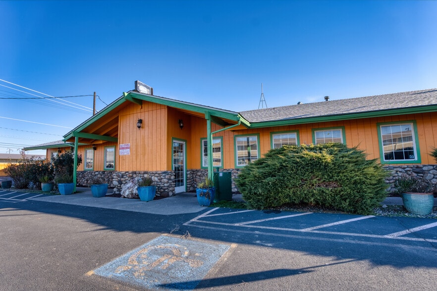 More Photos Of 410 Yakima Valley Hwy, Sunnyside General Retail For Sale