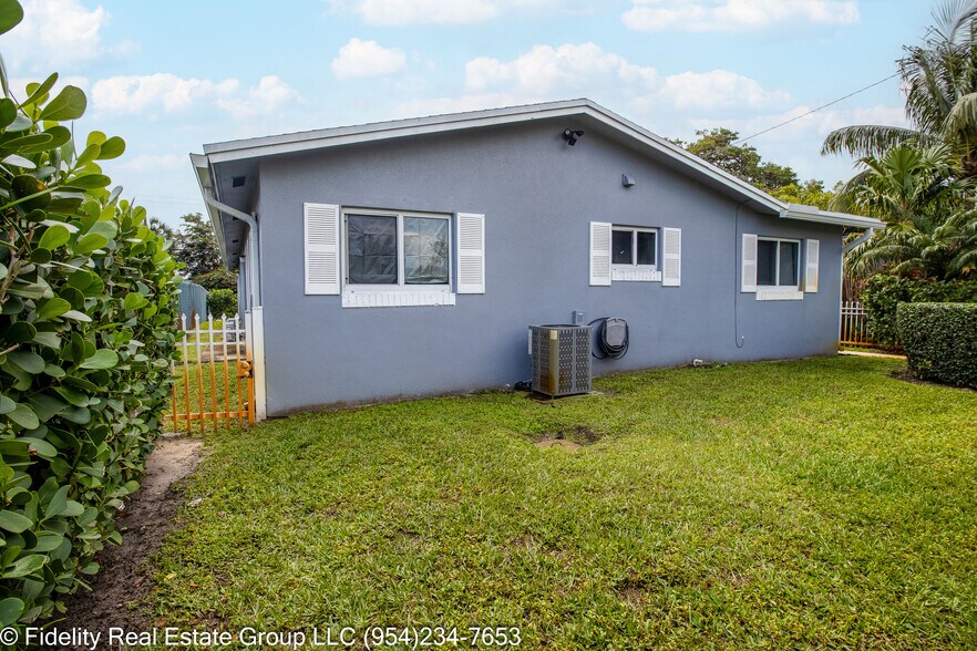 More Photos Of 2432 Sherman St, Hollywood Apartments For Sale