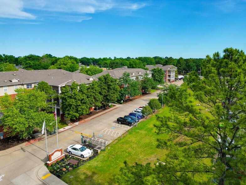 More Photos Of 801 N 49th St, Fort Smith Dormitory For Sale