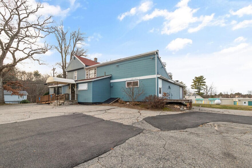 More Photos Of 251 Hampstead St, Methuen Flex For Sale