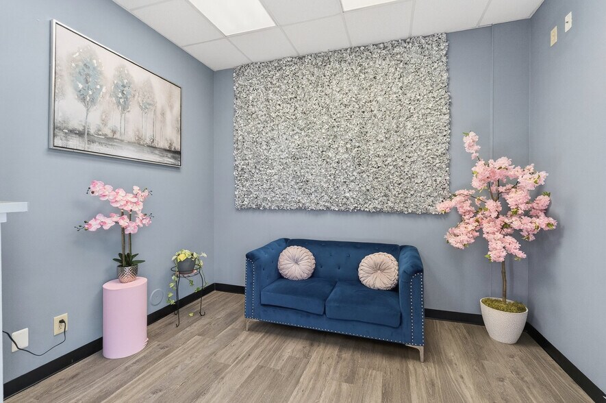 More Photos Of 3210 Prosperity Church Rd, Charlotte Office For Sale