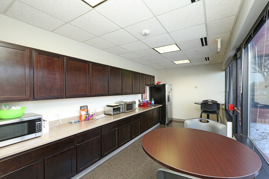 More Photos Of 7101-7199 Vista Dr, West Des Moines Coworking Space