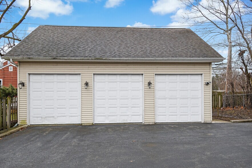 More Photos Of 103 E Ogden Ave, Clarendon Hills Medical For Sale