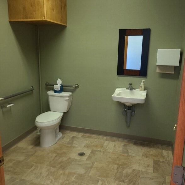 More Photos Of 8265 179th St NW, Clearwater Loft Creative Space For Lease