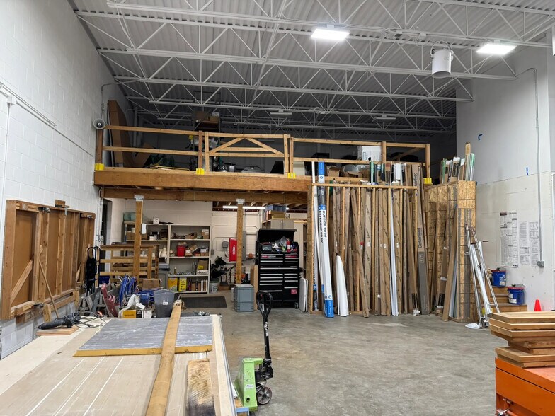 More Photos Of 75 Elliott St E, Hartford Light Manufacturing For Lease
