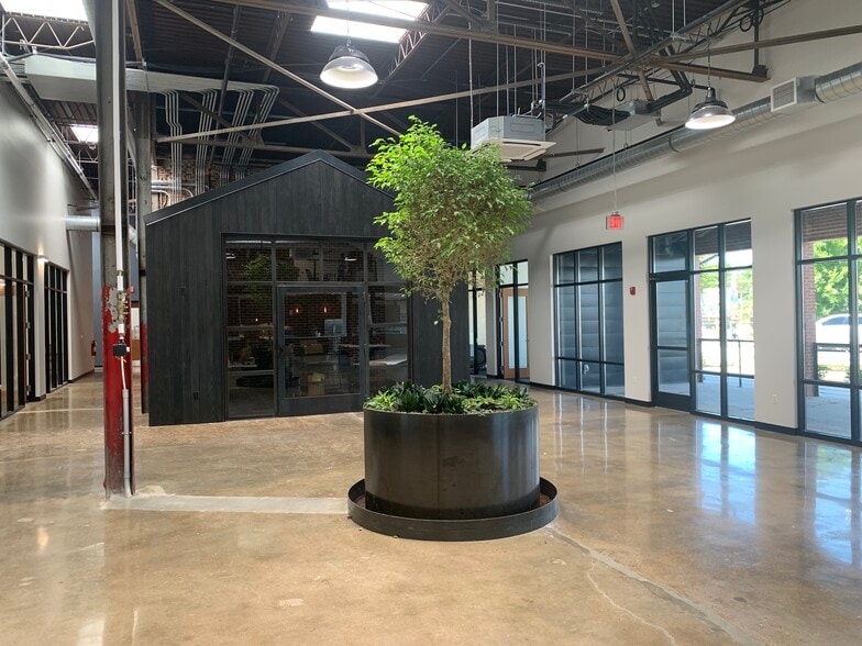 More Photos Of 812 E 12th St, Chattanooga Distribution For Lease