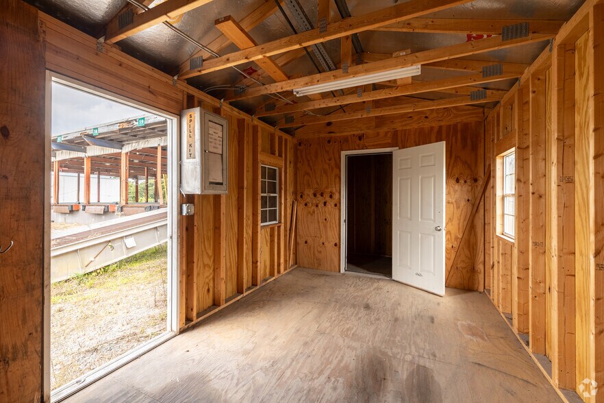 More Photos Of 3501 Edwin Ave, Savannah Truck Terminal For Lease