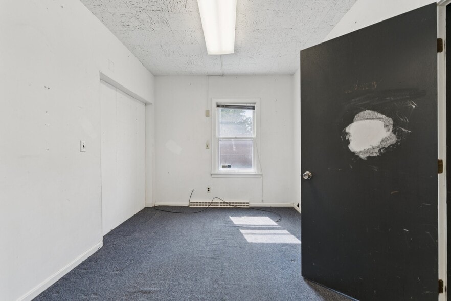 More Photos Of 12610 Larchmere Blvd, Cleveland General Retail For Sale