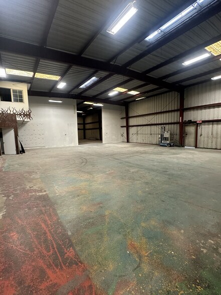 More Photos Of 11420 N Woodside Ave, Santee Warehouse For Lease