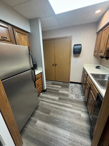 More Photos Of 7056 Corporate Way, Dayton Office For Lease