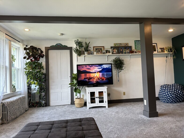 More Photos Of 289 Common Rd, Union General Retail For Sale