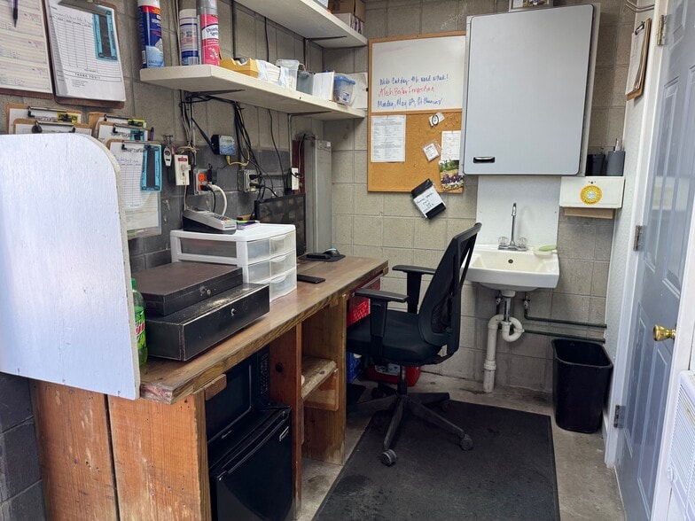 More Photos Of 7167 Houghton Lake Dr, Houghton Lake Carwash For Sale