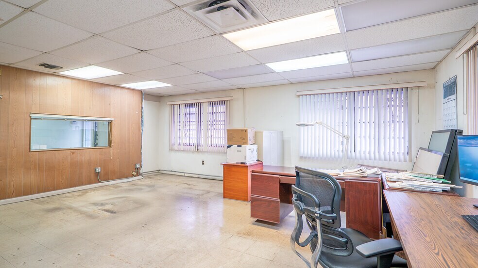 More Photos Of 7250 NE 4th Ave, Miami Warehouse For Sale