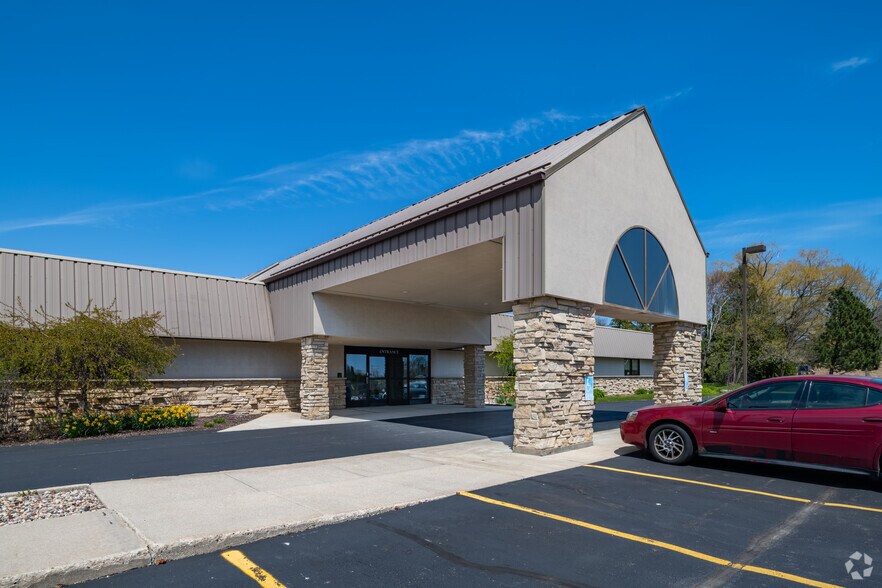 More Photos Of 1317 W Grand Ave, Port Washington Medical For Lease