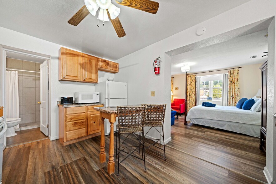 More Photos Of 108 N Main St, Ellijay Storefront Retail Residential For Sale