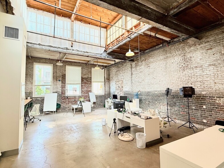 More Photos Of 517 Soraparu St, New Orleans Office For Lease