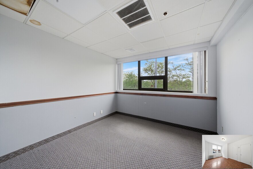 More Photos Of 66-00 66-00 Borden Ave, Maspeth Office For Lease