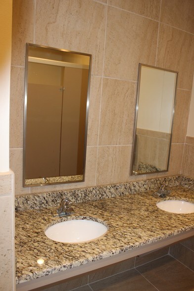 More Photos Of 5207-5212 Essen Ln, Baton Rouge Medical For Lease