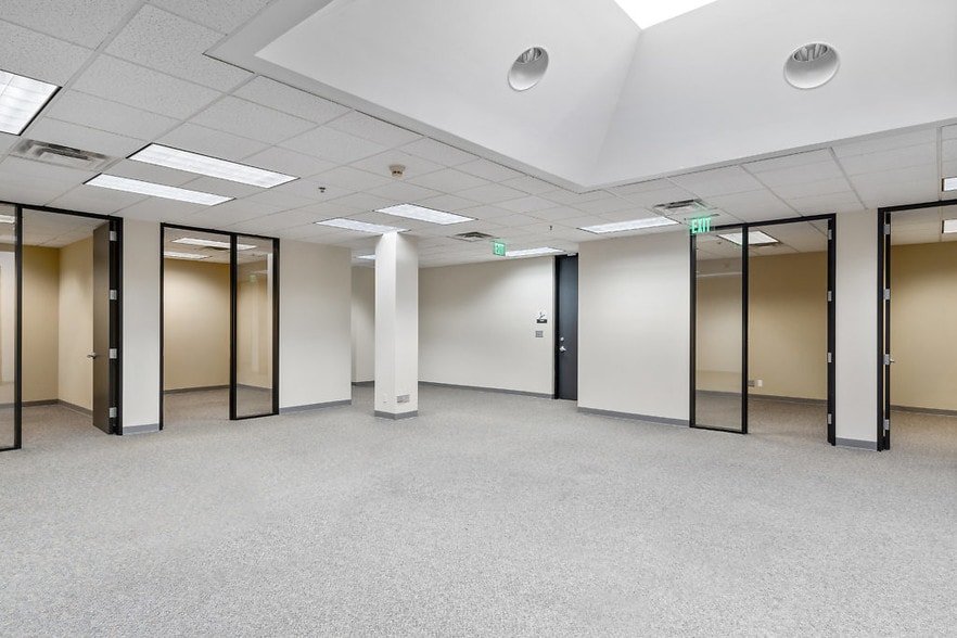 More Photos Of 3410 Midcourt Rd, Carrollton Showroom For Lease