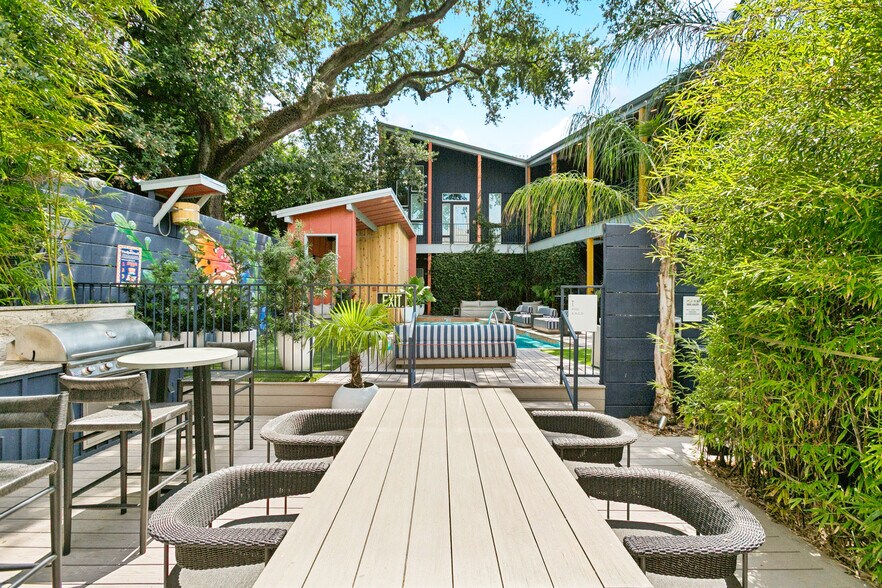 More Photos Of 1726-1730 Clio St, New Orleans Hospitality For Sale