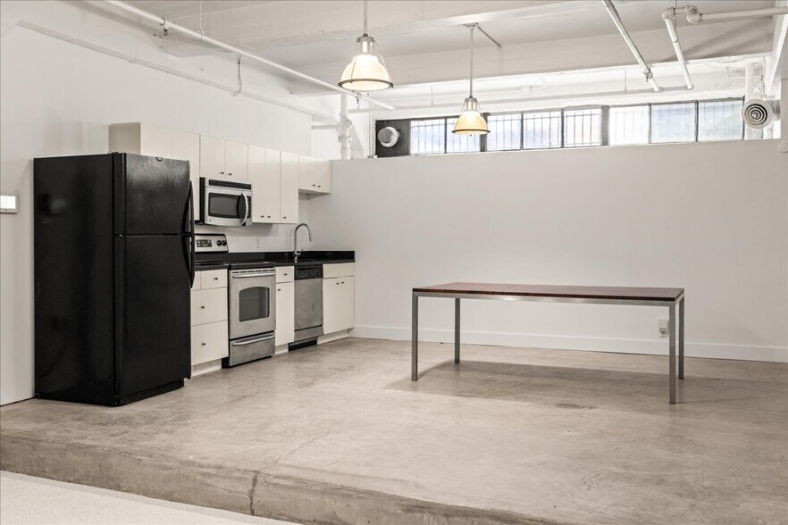 More Photos Of 109 N Orianna St, Philadelphia Office For Sale