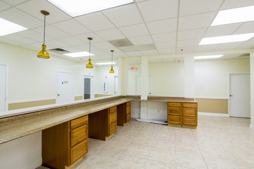 More Photos Of 203 N College Ave, Cleveland Medical For Sale