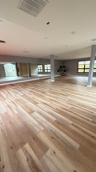 More Photos Of 105 E Northfield Rd, Livingston Loft Creative Space For Lease