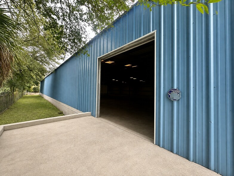 More Photos Of 3876 Bengert St, Orlando Warehouse For Lease